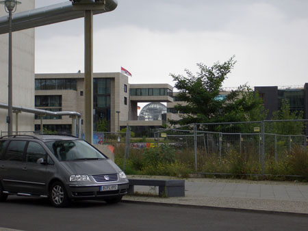 Botschaft mit RT-Kuppel